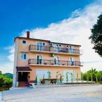 Guest House Maxi, hotel a Bale (Valle)