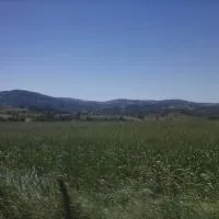 Gite familial à proximité d'une mini ferme, готель у місті Saint-Haon