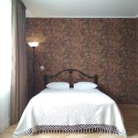 New Apartment with 2 Isolated Bedrooms: Lviv, Lviv Danylo Halytskyi Uluslararası Havaalanı - LWO yakınında bir otel