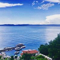 Five, hotel di Brela