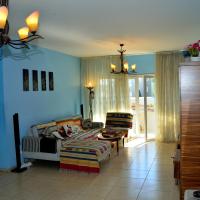 50 meters to the beach 3 bedroom appartment, hotel din Dasoudi Beach, Limassol