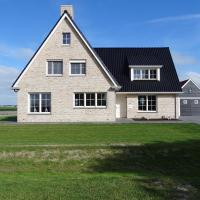 Beautiful and spacious villa with a panoramic view near the beach of Cadzand, hotel in Cadzand
