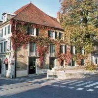 Logis Hôtel des Messageries, מלון בארבואה