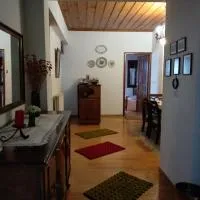 Village House, готель у місті Айос-Лаврендіос