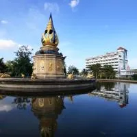 Chakungrao Riverview Hotel, готель у місті Кампхенґпхет