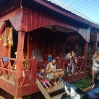 Bee Bee's Chalets home stay and trekking, hotel em Banlung