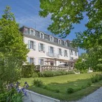 Logis Hôtel Restaurant Château Bellevue, hotel en Cazaubon
