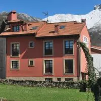 Hotel Los Ángeles, hotel i Arenas de Cabrales