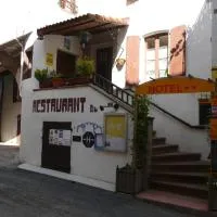 Hôtel Restaurant du Pont Vieux, hotel em Camarès