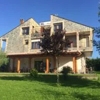 Hosteria La Moraleja, hotel a Solares