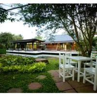 Young Coconut Garden Home Resort, hotelli kohteessa Amphawa