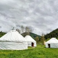 Jyrgalan Yurt Lodge โรงแรมในDzhergalan