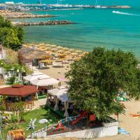 Iris Beach Hotel、スヴェティ・ヴラス、Sveti Vlas Central Beachのホテル