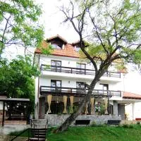 Pensiunea Comarnic-Moisa, hotel u gradu Komarnik