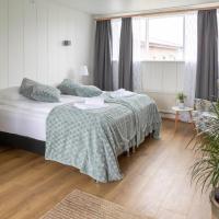 Private and peaceful one bedroom apartments, hotel in Borgarnes