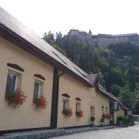 Penzión U nás, hotel em Oravský Podzámok