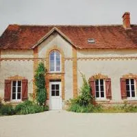 gîte du château, hotel v destinaci La Bussière