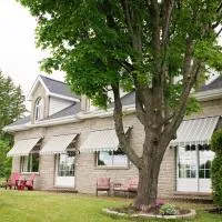 Rock Hill Bed & Breakfast، فندق في Sharbot Lake