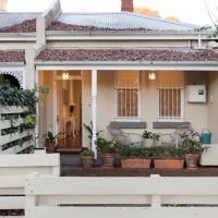 Gorgeous Subiaco cottage, hotel in Perth