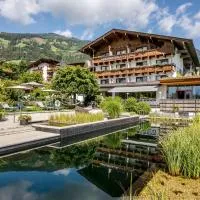 Gartenhotel Crystal, hotel en Fügen