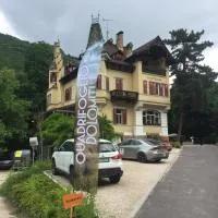 Vintage Castle "Schlosshof " Biker Hotel & B&B, hotel a Prato Isarco
