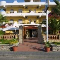 Hotel Solemar, hotell i SantʼAlessio Siculo