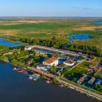 Hotel Sunrise si Satul Pescaresc, hotel u gradu Krišan