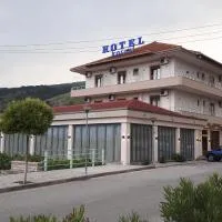 Hotel Kolla، فندق في Derviçian