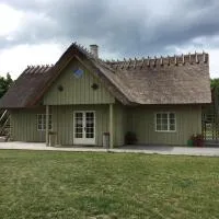 Pädaste Välja Apartments, hotel en Pädaste