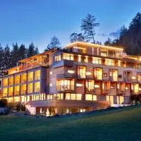 Naturhotel Die Waldruhe - Dolomites, hotel v mestu Chienes (Kiens)