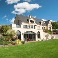 Le Domaine Des Chevaliers De Malte, hotel v destinaci Villedieu-les-Poëles