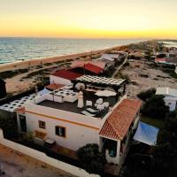 Faro Beach House, отель в Фару, в районе Praia de Faro