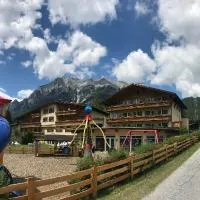 Kinderhotel Lärchenhof, hotel em Obsteig