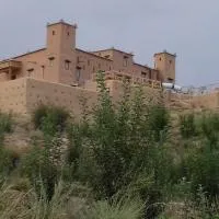 Kasbah Izoran, hotel Mideltben
