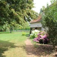 Le Poule House, hotell i Guérard