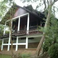 Ratmanee House, hotelli kohteessa Kanchanaburi