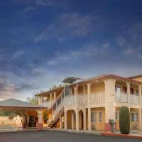어퍼레이크에 위치한 호텔 Upper Lake Inn & Suites