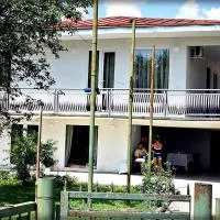 guest house QEDI, ξενοδοχείο σε Jvari