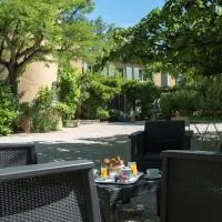 Barbentane में, होटल Logis Hôtel Castel Mouisson