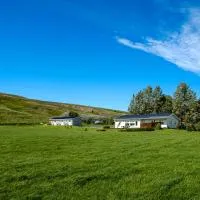 Vallakot Farm Guesthouse, hotel din Laugar