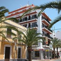 Apartamentos Ebusus, hotel di Santa Eularia des Riu
