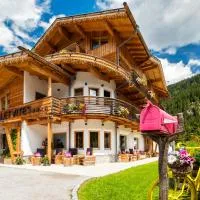 Chalet Vites Mountain Hotel, hotel u Canazeiju