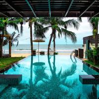 Baan SanSuk Pranburi - Beach Front & Pool Villa, отель в Пранбури, в районе Pak Nam Pran