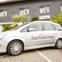 Hotel Pizzeria VENEZIA, hotel en Sohren