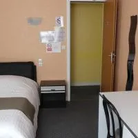 Hôtel Duguesclin, hotel La Haye-Pesnel városában