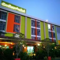 U Thong에 위치한 호텔 Lert Sri Hotel