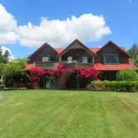 Three Gables B&B, hotel u gradu Whakamarama