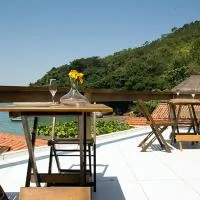 Casa 1 - Você a Varanda e o Mar na Praia dos Ranchos-Trindade Hospeda, hotel in Trindade