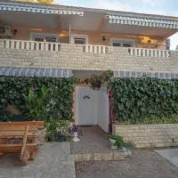 Apartments Plaža, готель у місті Іван Долац