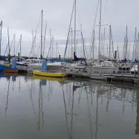 Gemütliche Wohnung 4 mit Balkon zu Fuß zum Strand & Hafen Bensersiel, ξενοδοχείο σε Bensersiel